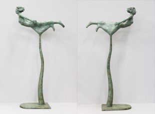 Title; ”Fury 4”. Medium: Bronze. Year: 2012. Size in inches; 30 x 7 x 20. Size in centimeters: 75 x 17 x 50. Edition: Unique.